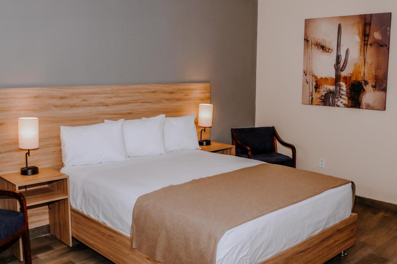Hotel Dunas Near Consulate Сиудад Хуарес Екстериор снимка
