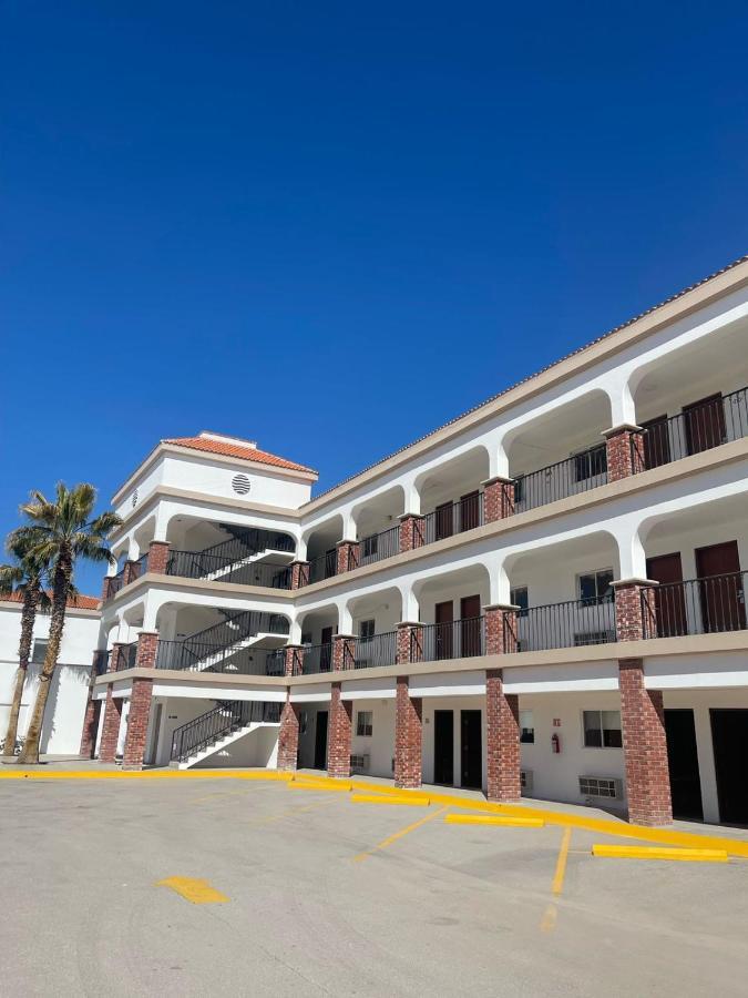 Hotel Dunas Near Consulate Сиудад Хуарес Екстериор снимка