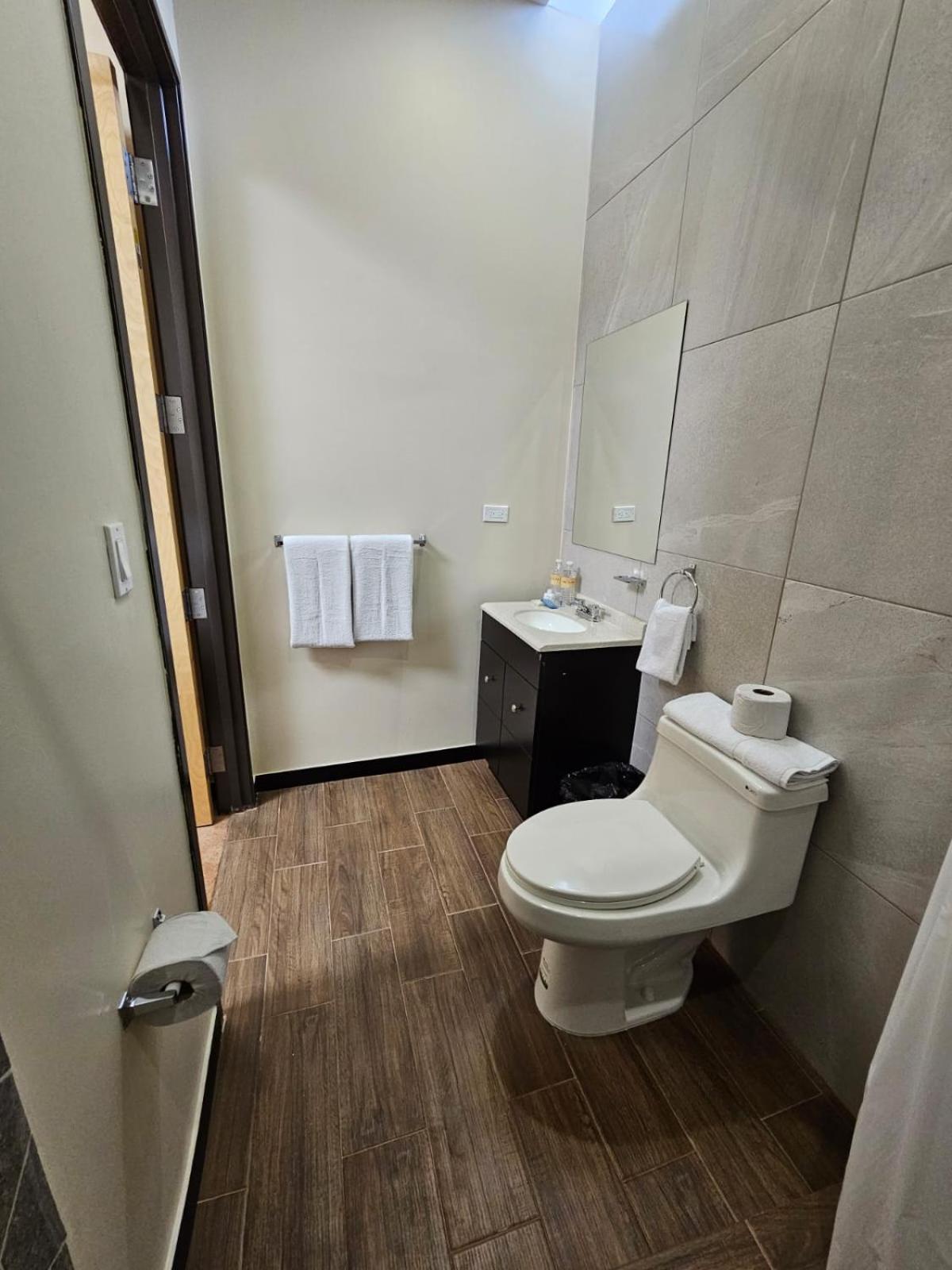 Hotel Dunas Near Consulate Сиудад Хуарес Екстериор снимка